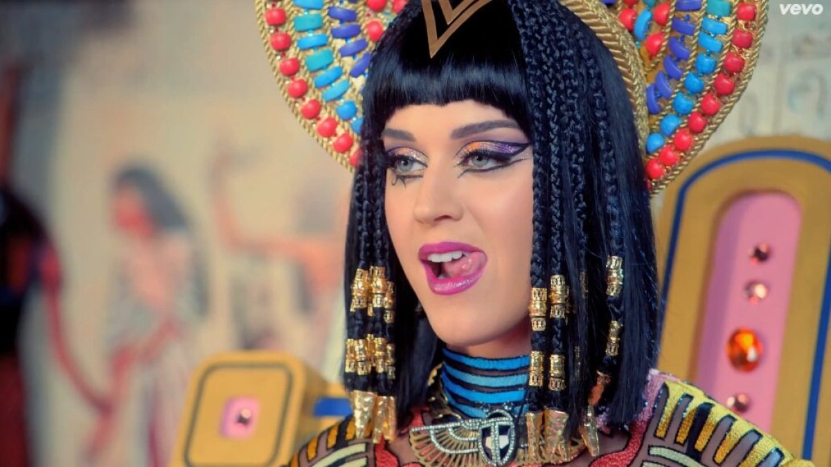 Katy Perry dainos „Dark Horse“ vaizdo klipe