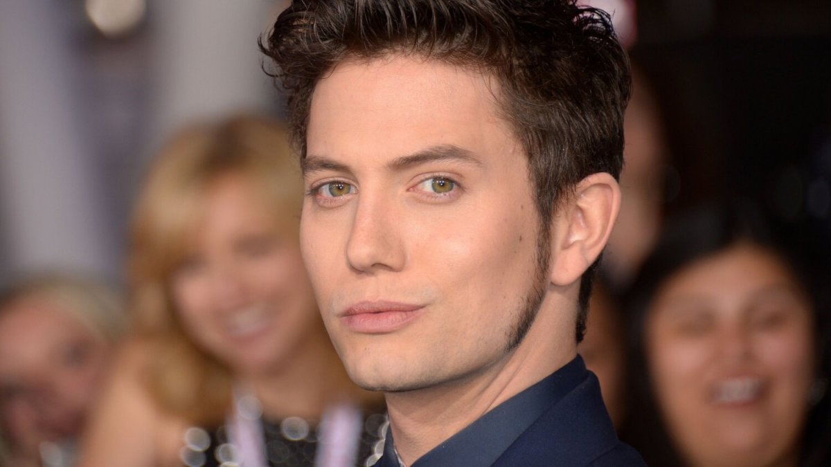 Jacksonas Rathbone'as švenčia 29-ąjį gimtadienį