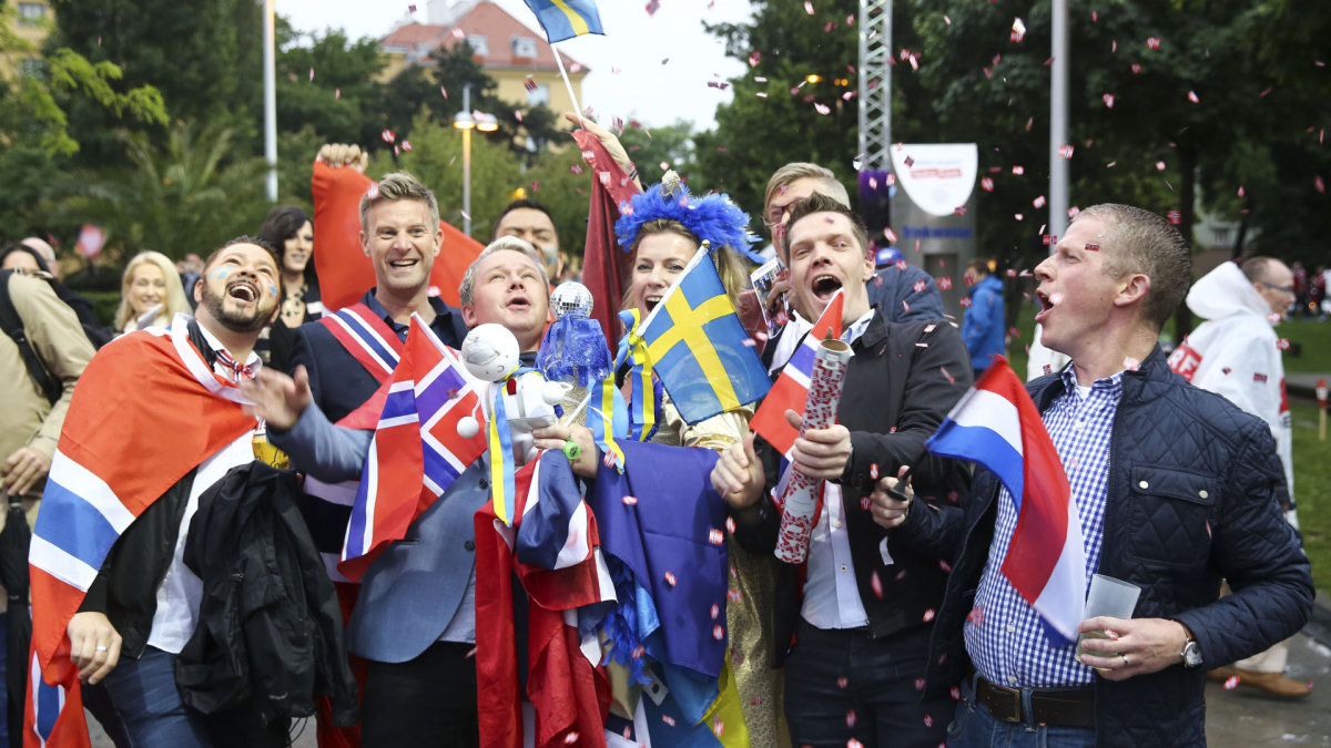 Išsipustę „Eurovizijos“ gerbėjai skuba į Vienos „Stadthalle“ areną