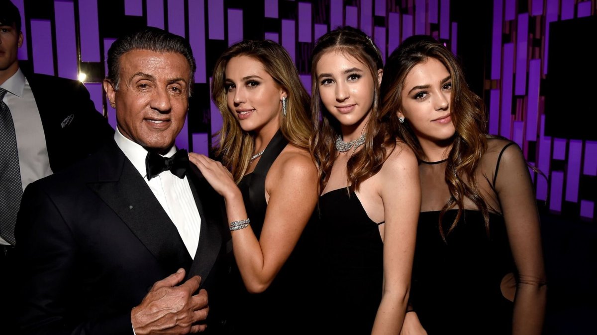 Sylvesteris Stallone su dukromi Scarlet Stallone, Sophia Stallone ir Sistine Stallone 