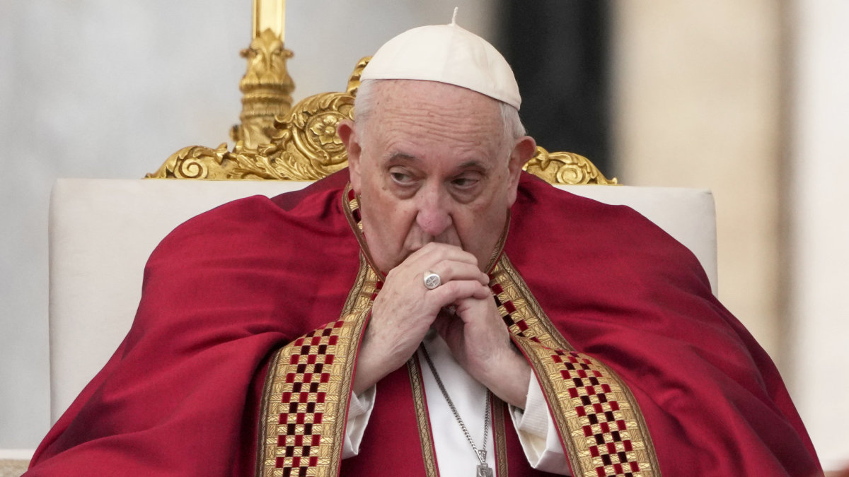 Popiežius Pranciškus popiežiaus emerito Benedikto XVI laidotuvių metu / „AP“/„Scanpix“