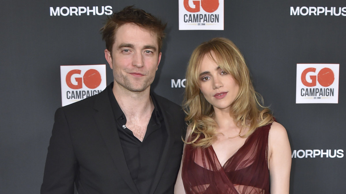 Robertas Pattinsonas ir Suki Waterhouse / AFP/„Scanpix“ nuotr.