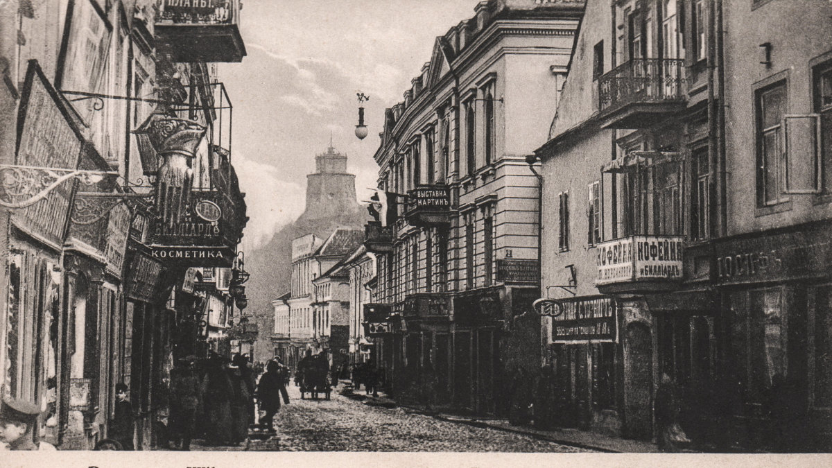 XX amžiaus pradžios Vilniaus atvirukas. Šioje gatvėje nuo 1852 metų veikė šokolado gamybos įmonė ir cukrainė „Baltasis Štralis“ / Lenkijos nacionalinės bibliotekos nuotrauka