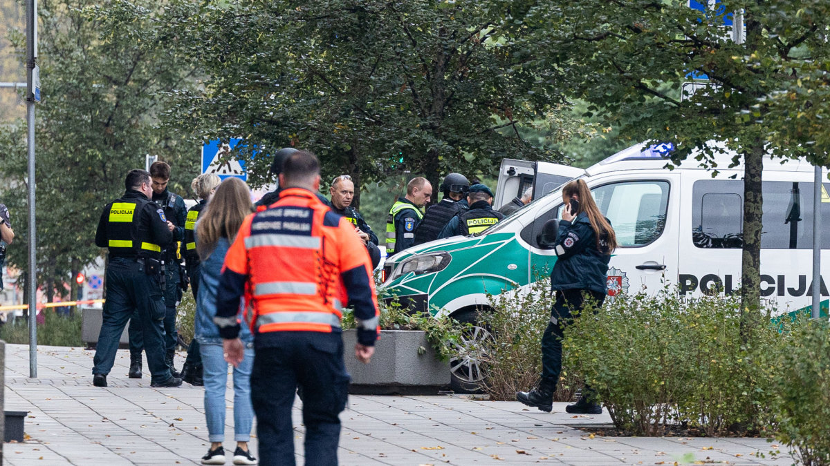 Vilniaus centre nušautas advokatas ir pašauti 2 policijos pareigūnai / Paulius Peleckis nuotr.