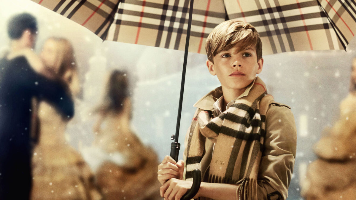 Romeo Beckhamas kalėdinėje „Burberry“ reklamoje