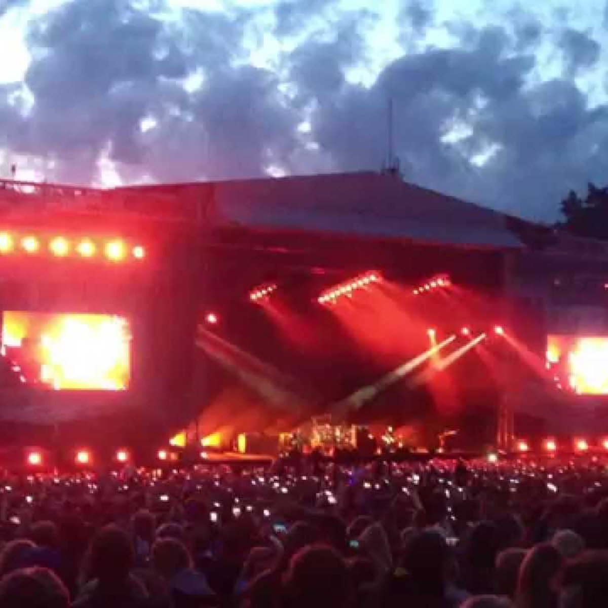 Kings of Leon - Sex Is On Fire @ Riga Mezaparks 25.06.2014 | Video |  15min.lt