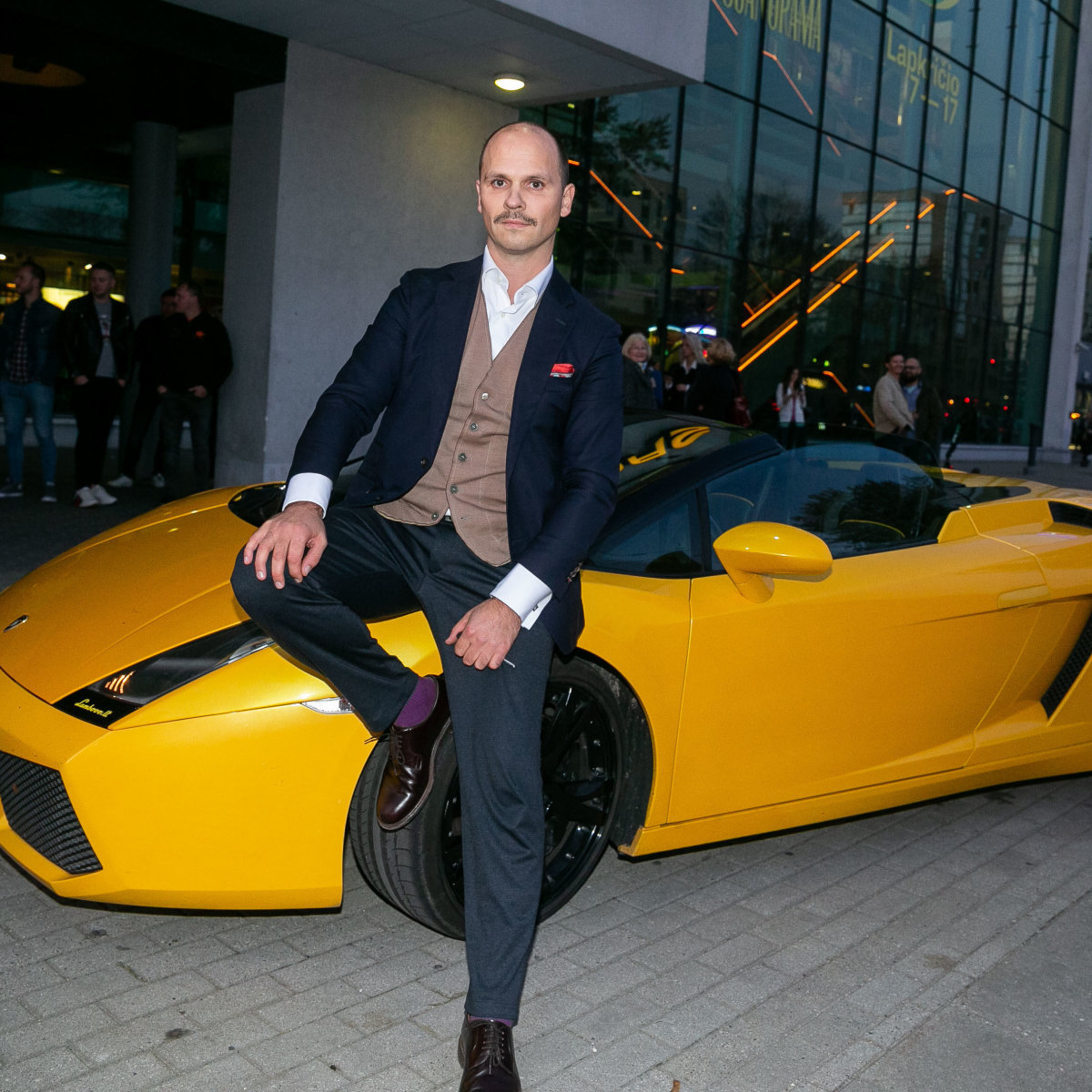 Audrius Bruzas į Filmo Premjera Atvyko įspudingu Lamborghini Filmavimo Metu Vos Is Jo Neisvirto Vardai 15min Lt