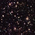Naujuose vaizduose, užfiksuotuose naudojant kosminį teleskopą &bdquo;Hubble&ldquo;, matomos iki &scaron;iol neužfiksuotos galaktikos, susiformavusios 350&ndash;600 mln. metų po Didžiojo sprogimo. 