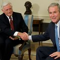 Lietuvos prezidentas Valdas Adamkus ir JAV vadovas George\'as W.Bushas Vilniuje 2002-aisiais