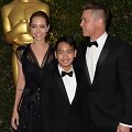 Bradas Pittas ir Angelina Jolie su sūnumi Maddoxu