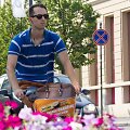 Oranžiniais dviračiais važinėjasi ir dviratininkai, ir net gyvūnai.