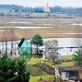 Penktadienį pabudę Justinavos sodų gyventojai pamatė netikėtą vaizdą &ndash; apačioje esantys sodai buvo užlieti i&scaron;siliejusio Nevėžio upės vandeniu. Buvo matyti užlieti ne tik daržai, &scaron;iltnamiai, bet ir sodo nameliai.