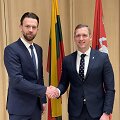 Vilniaus rajono meras Robertas Duchnevičius (de&scaron;inėje) administracijos direktoriumi paskyrė Vytautą Vansavičių