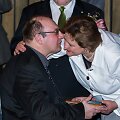 Seimo pirmininkė Gabrielės Petkevičaitės-Bitės atminimo medaliu &bdquo;Tarnaukite Lietuvai&ldquo; apdovanoja Tomą &Scaron;erną.