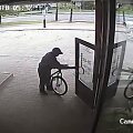 Vaizdo kameros užfiksavo besidarbuojančius dviračių vagis