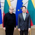 Ministrė Pirmininkė Ingrida &Scaron;imonytė susitikime su Lietuvoje vie&scaron;inčiu korporacijos &bdquo;SK Group&ldquo; pirmininku ir Korėjos Respublikos (Pietų Korėjos) Prekybos ir pramonės rūmų pirmininku Chey Tae-won