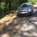 &bdquo;CityBee&ldquo; priklausantis &bdquo;Volkswagen&ldquo; važinėjo Panemunės &scaron;ilo pėsčiųjų takais
