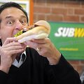 Vienam &bdquo;Subway&ldquo; tinklo sumanytojų, milijardieriui Fredui DeLuca, dėl skundų gali tekti patu&scaron;tinti ki&scaron;enę.