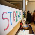 Vilniaus Vytauto Didžiojo gimnazijos mokytojai aplankė &Scaron;vietimo ministerijoje streikuojančius mokytojus