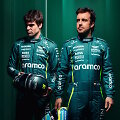 &bdquo;Aston Martin&ldquo; F1 komandos automobilis pristatymo Londone metu. Lance'as Strollas ir Fernando Alonso.