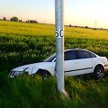 Automagistralėje ties Giraite &bdquo;Passat&ldquo; atsitrenkė į stulpą