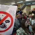 Remigijaus Žemaitaičio vizitą Alytuje aptemdė protestuotojai