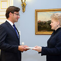 Prezidentė įteikė skiriamuosius ra&scaron;tus Lietuvos ambasadoriui Belgijoje Gediminui Varvuoliui