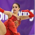 Alina Zagitova įveikia savo tautietę Jevgeniją Medvedevą