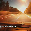 globos-namu-aukletinis-vogta-automobili-nuvairavo-i-griovi