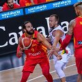 Ricky Rubio užtvarą stato Willy Hernangomezas