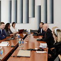 Kultūros ministras Simonas Kairys antradienį susitiko su Lietuvoje vie&scaron;inčiu Europos žurnalistų federacijos pirmininku Mogensu Blicheriu Bjerregardu