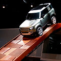 Frankfurto mugė: naujas &bdquo;Land Rover Defender&ldquo; &ndash; lyg i&scaron; filmo apie Džeimsą Bondą