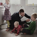 Tėtis Johanas i&scaron; fotoprojekto &bdquo;Swedish Dads&ldquo;.