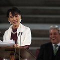 Aung San Suu Kyi Didžiojoje Britanijoje