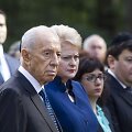 Shimonas Peresas kartu su Lietuvos vadove Dalia Grybauskaite Panerių memoriale pagerbė Holokausto aukas.