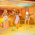 &bdquo;H&M Loves Coachella&ldquo; kampanija su grupe &bdquo;The Atomics&ldquo;
