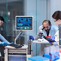 Mokslininkai laboratorijoje