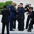 Trečią kartą susitiko Donaldas Trumpas ir Kim Jong Unas