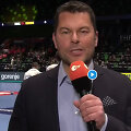 ZDF sporto komentatorius Yorckas Polusas gavo kamuoliu per galvą.