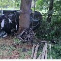 Vilniuje, Ei&scaron;i&scaron;kių plente, vingyje į de&scaron;inę nuo kelio nuvažiavo, atsitrenkė į medį ir apvirto BMW