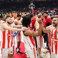 Rokas Giedraitis (kairėje) su &bdquo;Crvena zvezda&ldquo; gali džiaugtis pirmuoju sezono trofėjumi.