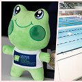 V.Bankunskas ir S.Binevičius pristatė Lazdynų baseine vyksiančio Europos jaunimo plaukimo čempionato skaičius ir žaislinį telismaną.