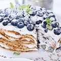 Blynų tortas su maskarponės kremu ir uogomis