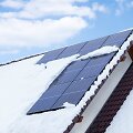 Saulės elektrinė žiemą