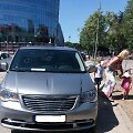 Pilieti&scaron;ka moteris, pastebėjusi be priežiūros automobilyje kepančius vaikus, i&scaron;kvietė policiją: motina &bdquo;nesuprato problemos rimtumo&ldquo;