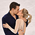 Jungtinių Amerikos Valstijų čiuožėjai Alexa Scimeca Knierim ir Chrisas Knierimas savo trumpąją programą užbaigė bučiniu
