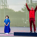D.Gudzinevičiūtė apdovanoja olimpinius &scaron;audymo medalininkus