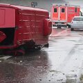 Apvirtęs lietuvių mikroautobusas Vokietijos greitkelyje