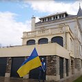 Aktyvistas su Ukrainos vėliava prie V.Putino dukros namo