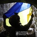 Ukrainos kariai vir&scaron; Andrijivkos i&scaron;kėlė Ukrainos vėliavą